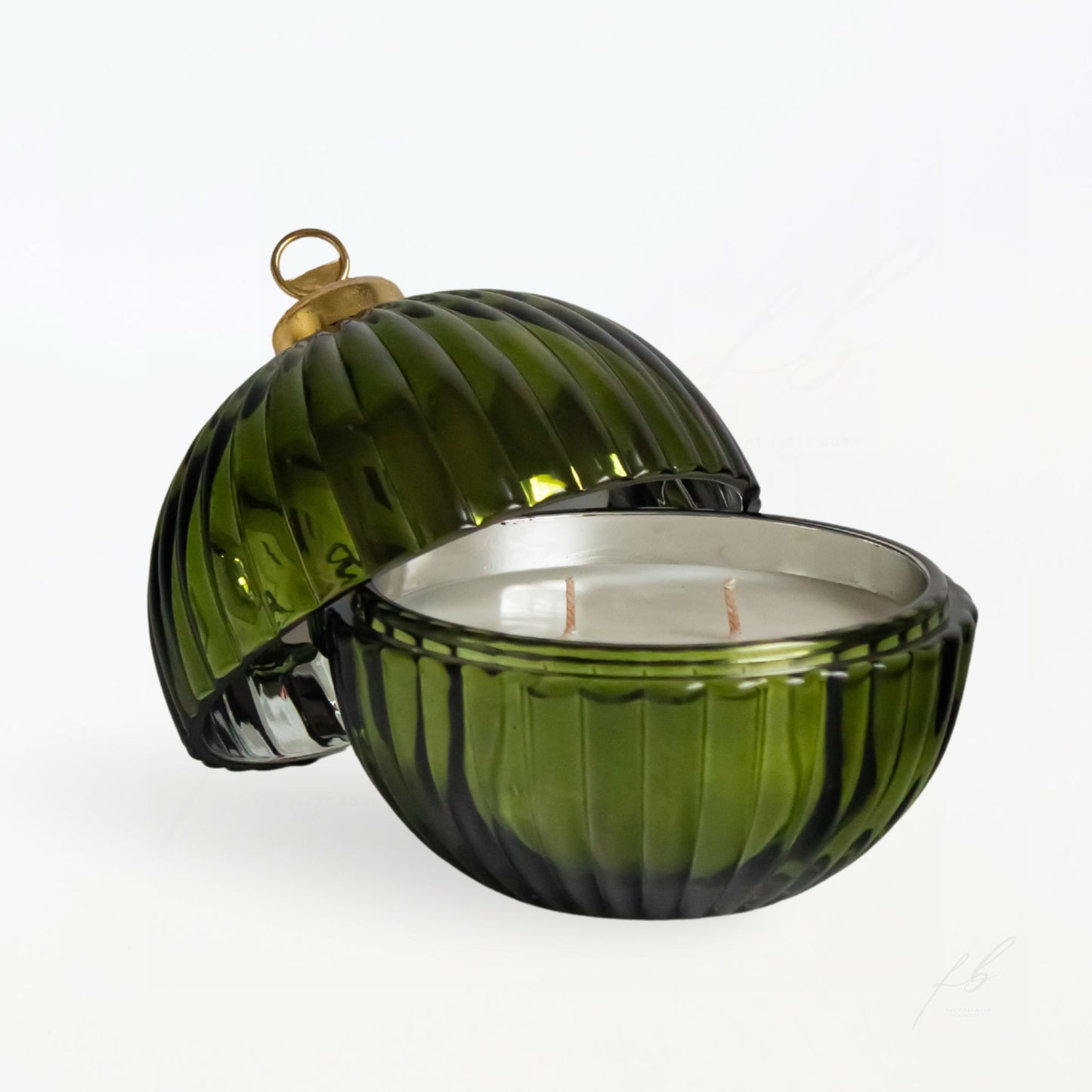 Green Ornament Candle Open, 7 Oz - The First Burn